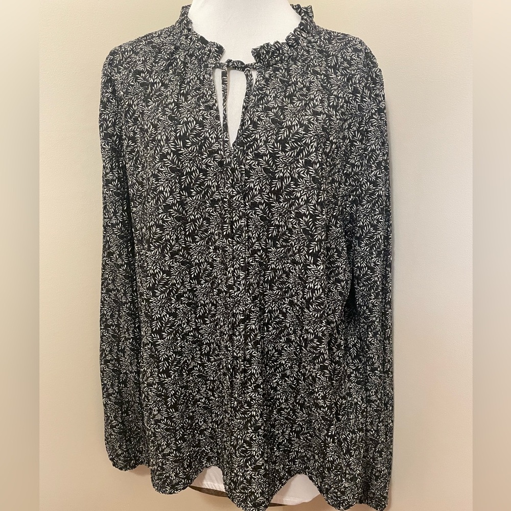 Loft Ladies Size L Black and White Floral Women's Blouse